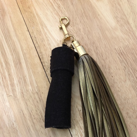 Louis Vuitton gold runway tassel - Picture 2 of 4